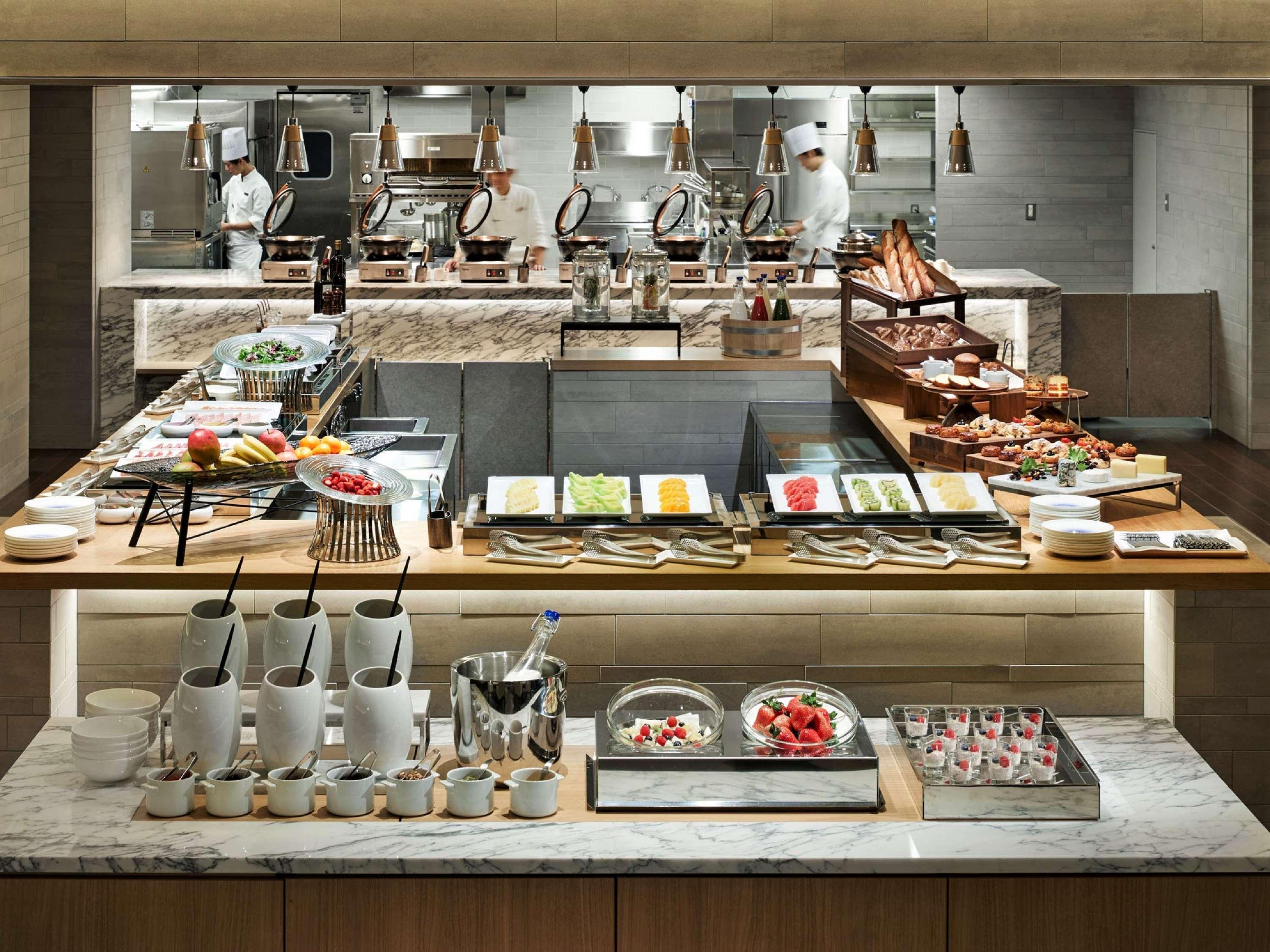 The Thousand Киото Екстериор снимка A buffet at a restaurant